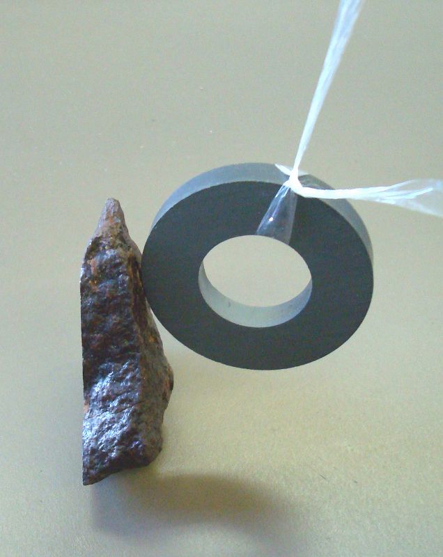 磁石につく隕石