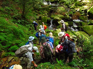 ���R�ώ@��u��R�O��V�_�̐��E�v